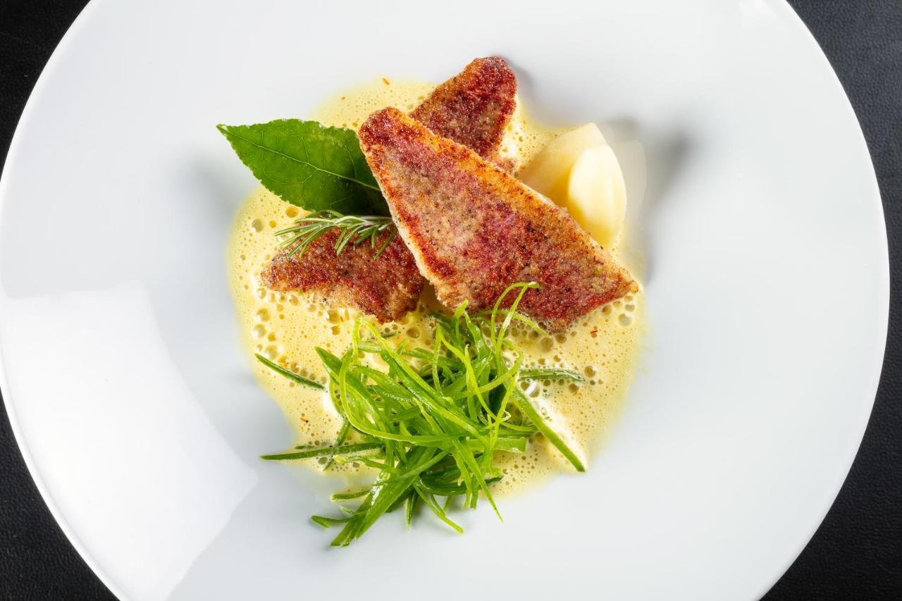 Le Pre Du Moulin - Maison Alonso - Hotel & Restaurant Сериньян-дю-Конта Экстерьер фото