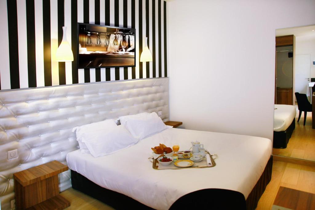 Le Pre Du Moulin - Maison Alonso - Hotel & Restaurant Сериньян-дю-Конта Номер фото