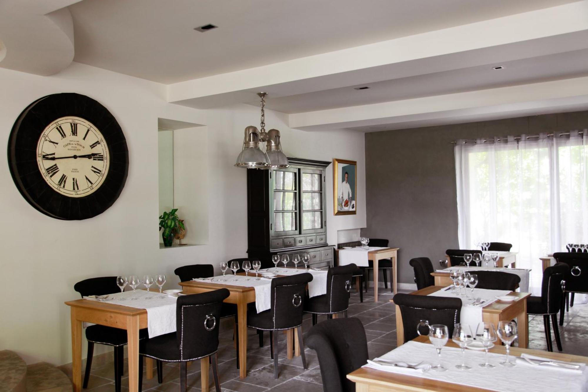 Le Pre Du Moulin - Maison Alonso - Hotel & Restaurant Сериньян-дю-Конта Экстерьер фото
